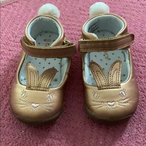 Adorable bunny supportive Carter gold shoes!